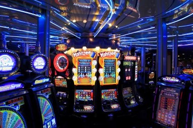 Free Play mode interface showing practice balance and sportsbook markets on zeus4d